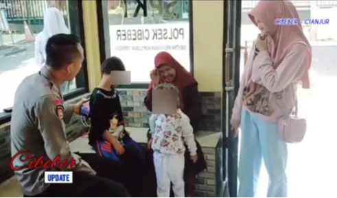Datang ke Kantor Polisi Bersama Ibunya