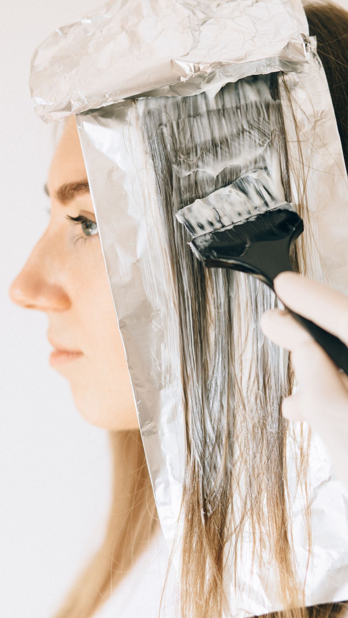How to Bleach Hair at Home Without Damage: The Ultimate Guide to Safe and Stylish