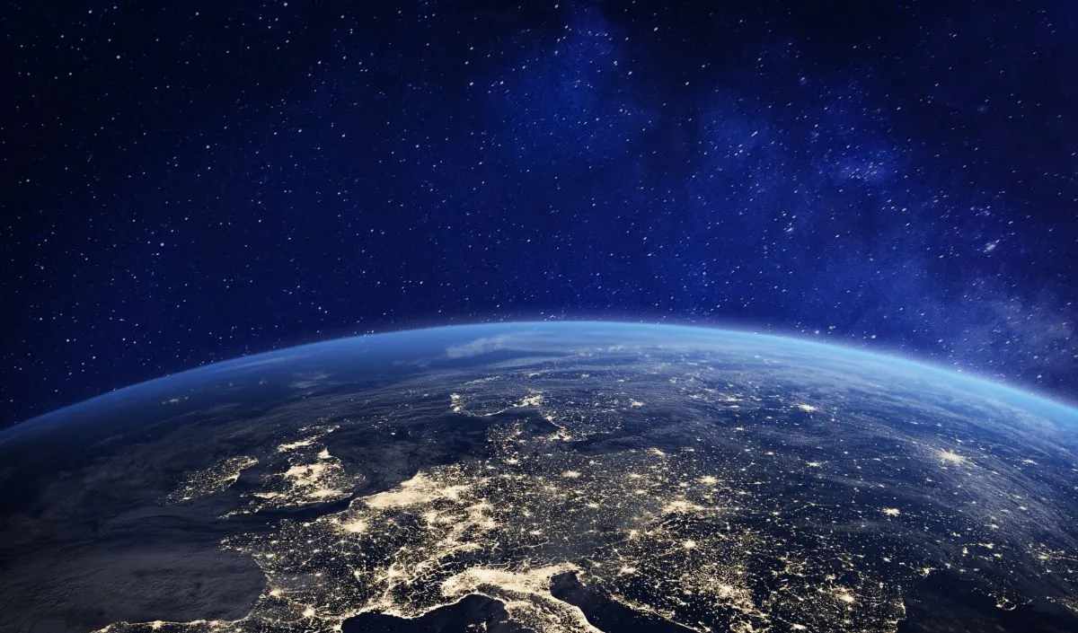 Selain Asteroid, Benda Seberat 5000 Ton Ini Juga Mengelilingi Bumi dan