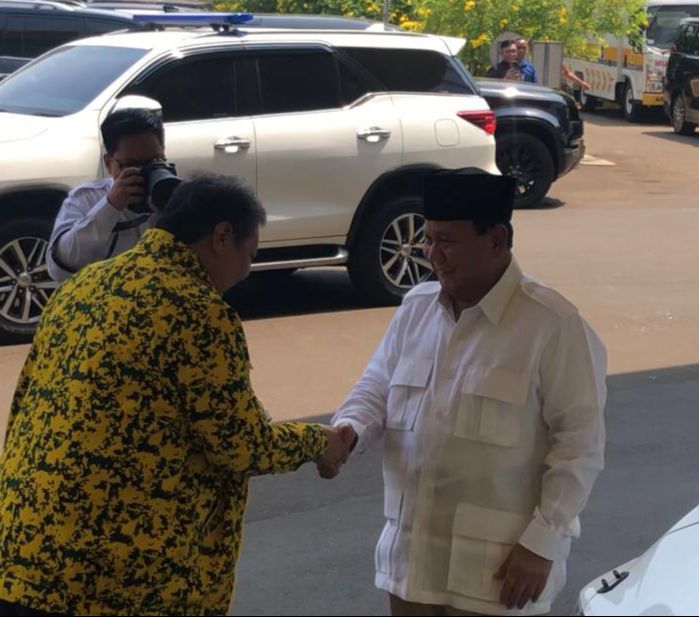 Prabowo datang ke Rapimnas Golkar tanpa didampingi satu orangpun elite Partai Gerindra.<br>
