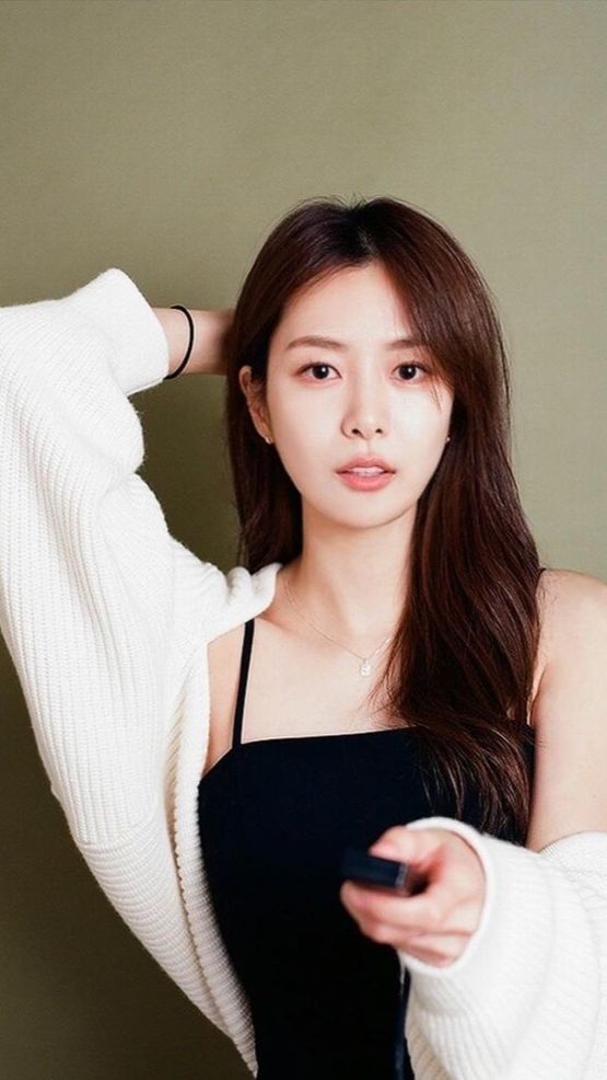 Rumored to be Dating BTS' Jimin, Here are Portrait of Actress Song Da ...