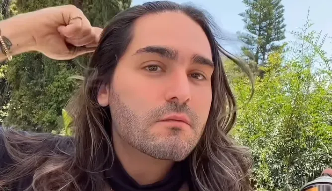 Menyisir Rambut