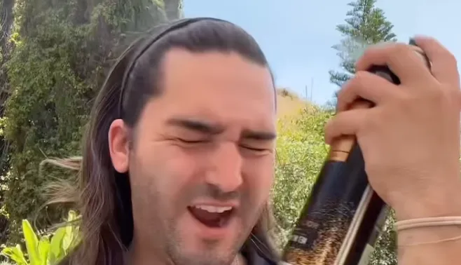 Memakai Hairspray