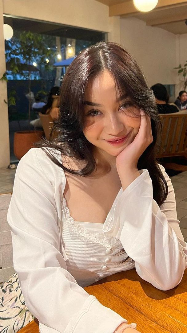 6 Potret Putri Bungsu Adi Bing Slamet yang Makin Cantik dan Jago Nyanyi