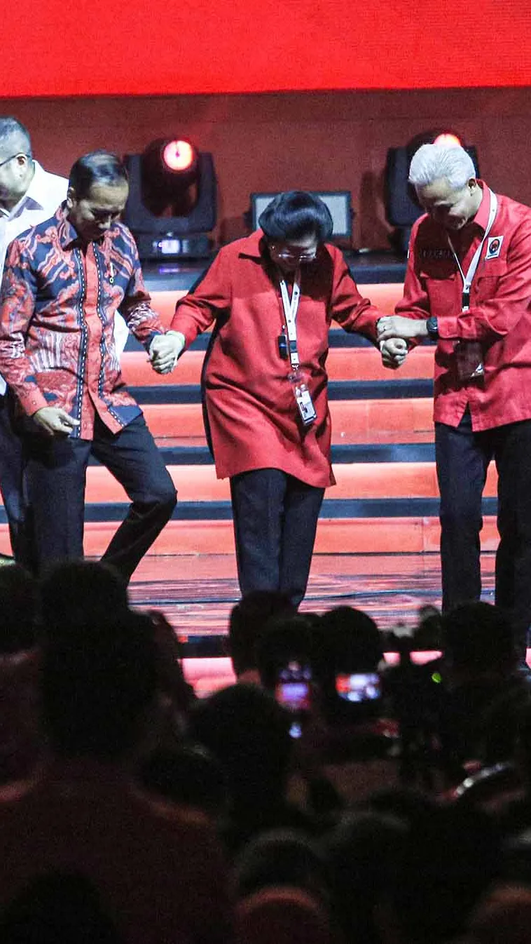 Gandengan Bertiga dengan Ganjar, Cara Megawati Lepaskan Tangan Jokowi Jadi Sorotan