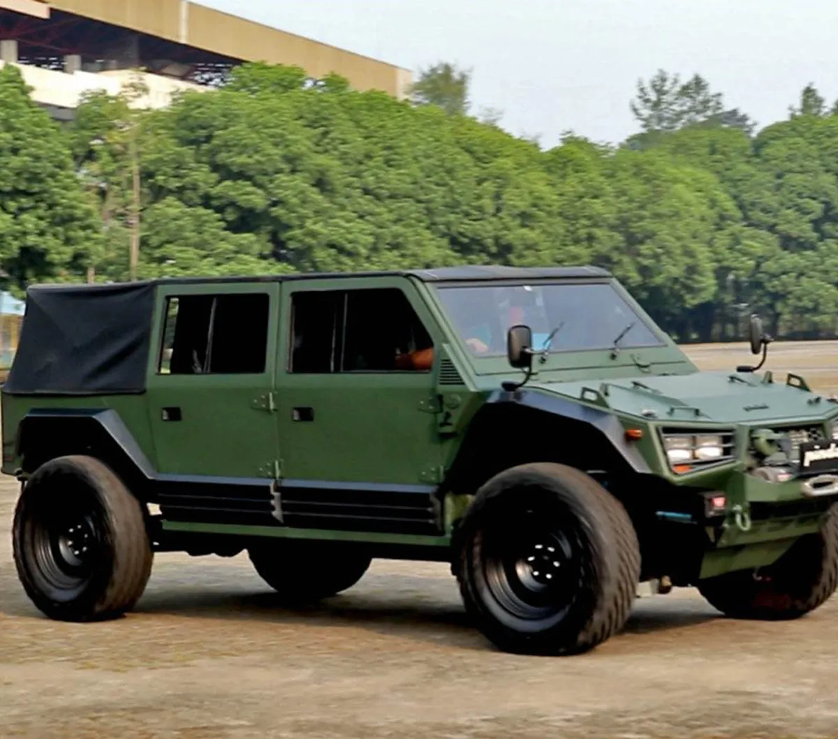 Intip Spesifikasi dan Harga Maung, Mobil Rantis Buatan Pindad Antar ...