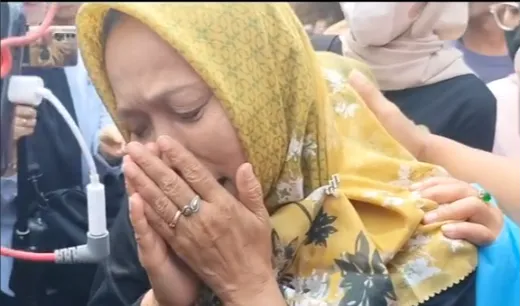 Tangis Histeris Keluarga Korban