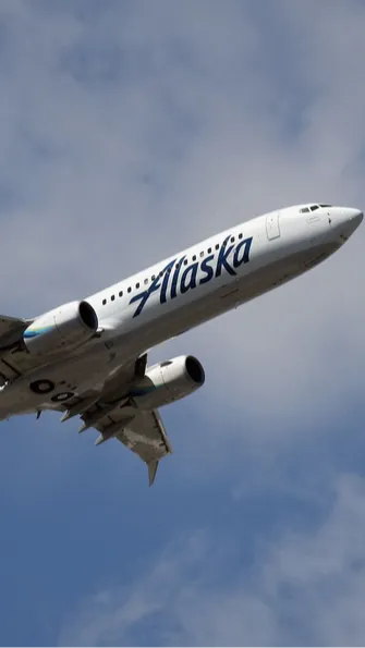 An Off-Duty Pilot Tries to Turn Off Airplane Engine in Mid-Flight