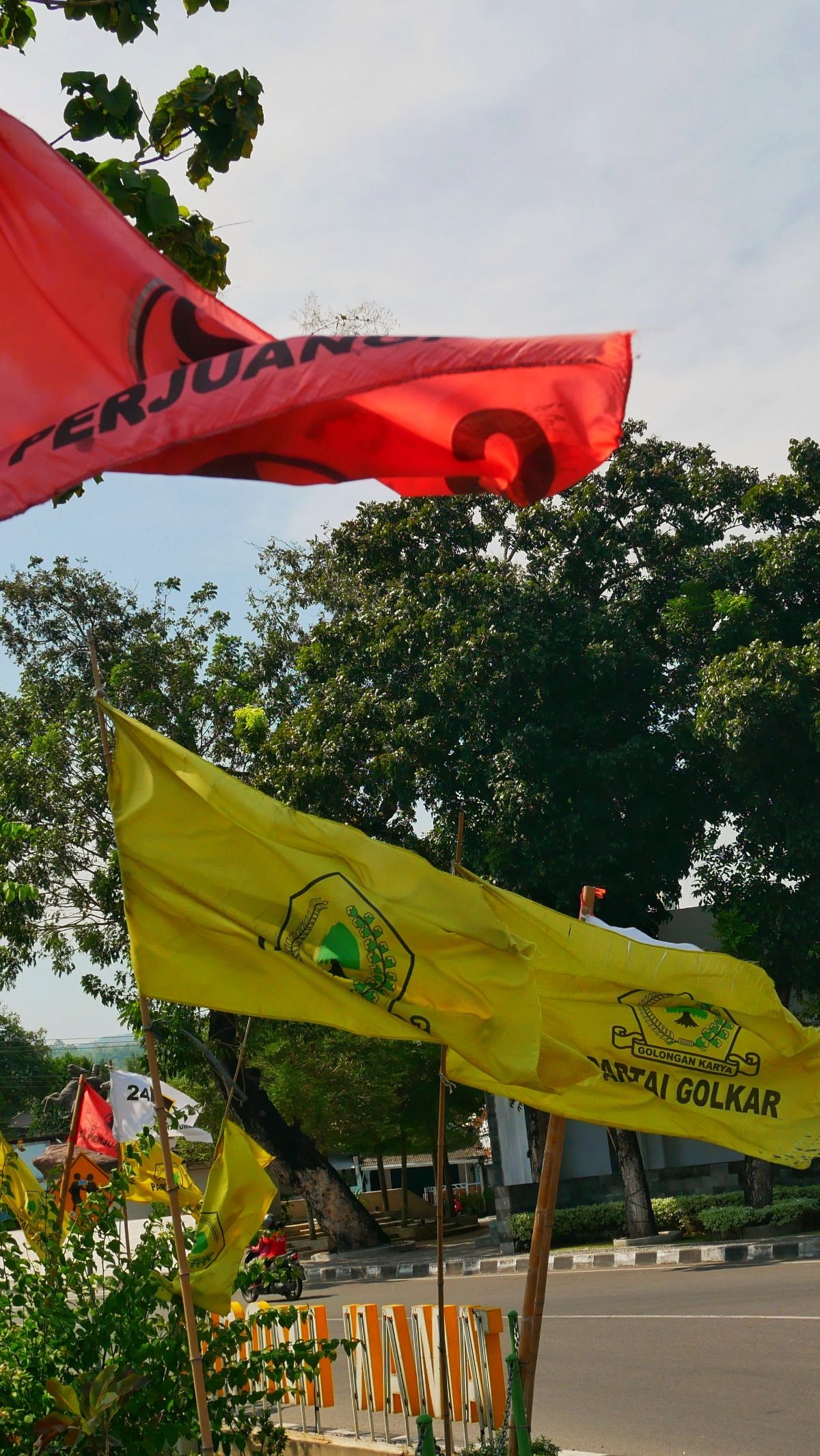 Bapenda Makassar Tertibkan Reklame Tak Berizin Di 500 Titik Lokasi