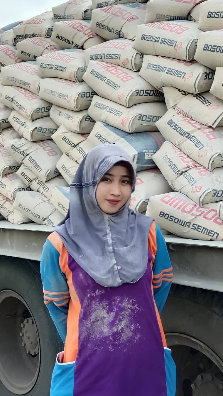Gadis Ini Pernah Viral karena Jadi Kuli Angkut Semen, Begini Kabar Nasibnya Sekarang