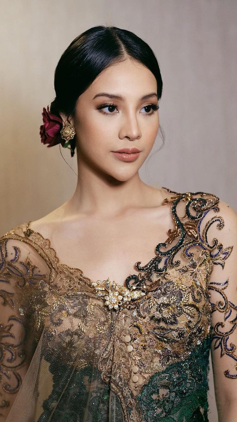 Deretan Foto Angggun Anya Geraldine Berbalut Kebaya,  Auranya Memancar