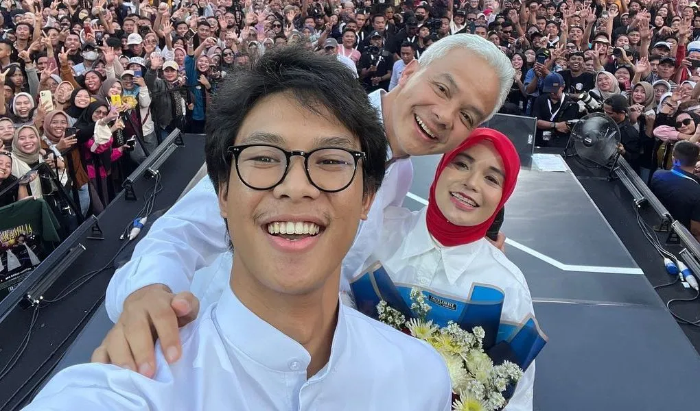 Entah orang yang memahami permasalahan anak muda, atau memang anak muda itu sendiri. Jadi kalau soal usia sebenarnya saya mendukung mbak,