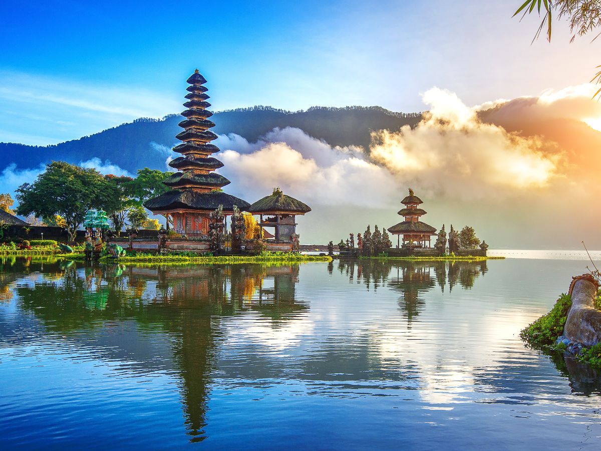 Bali - Pulau Hantu dan Legenda