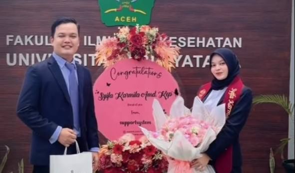 Diam seperti mahasiswa pada unumnya, bergerak pacaran dengan dosen,