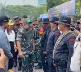 Kasad Jenderal Dudung Periksa Kantong Anggota Brimob Tak Ada Dompet: Enggak Punya Duit Berarti ini?