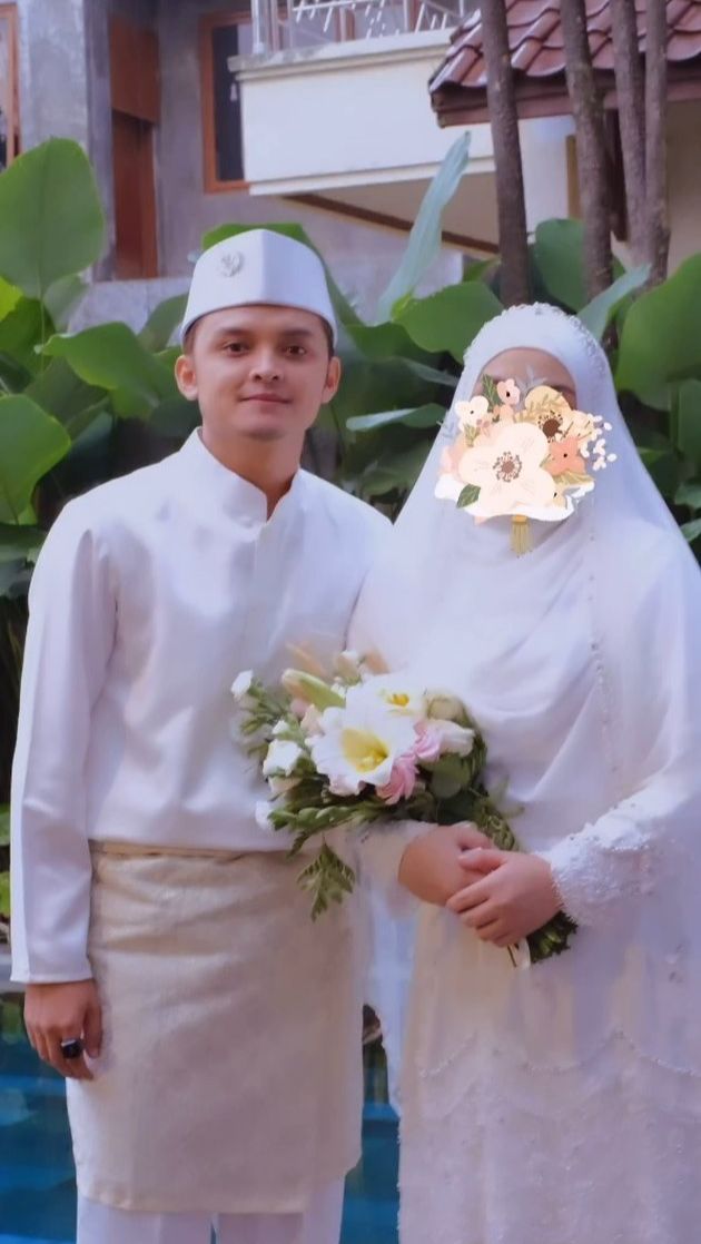 Lepas Status Duda, 8 Foto Pernikahan Dodi Hidayatullah, Sang Istri Bikin Netizen Penasaran!