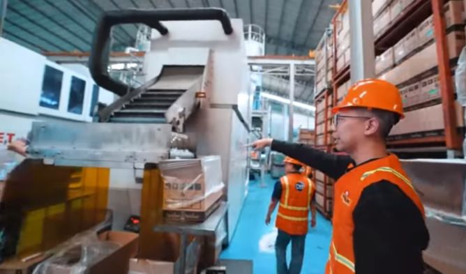 Ada 2 Unit Pencetak Preform, Hasilkan Jutaan Calon Botol