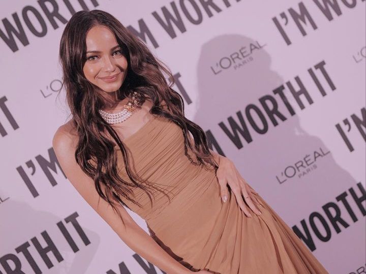 Enzy Storia Foto Bareng Kendall Jenner di Paris Fashion Week, Tak Kalah