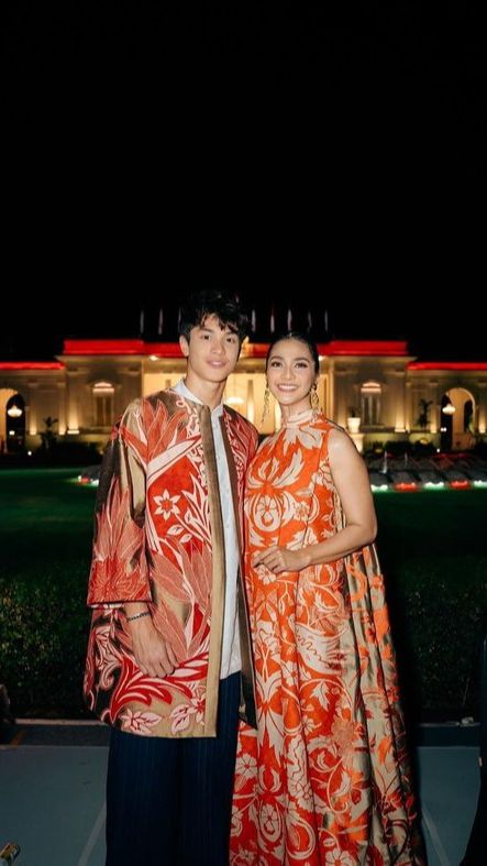 Blasteran Belanda, 8 Foto Tampan Eddy Meijer Saat Pakai Batik di Istana Negara