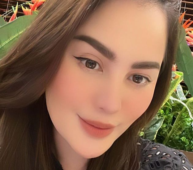 Disebut Cantik Kayak Old Money, Ini Potret Terbaru Jennifer Dunn dengan Alis Naturalnya