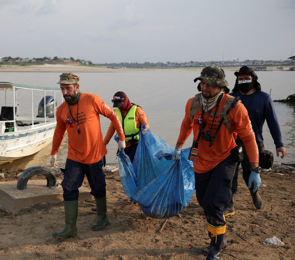 FOTO: Parahnya Kekeringan dan Suhu Panas di Brasil, 120 Ekor Lumba-Lumba Air Tawar di Amazon Mati Mengambang