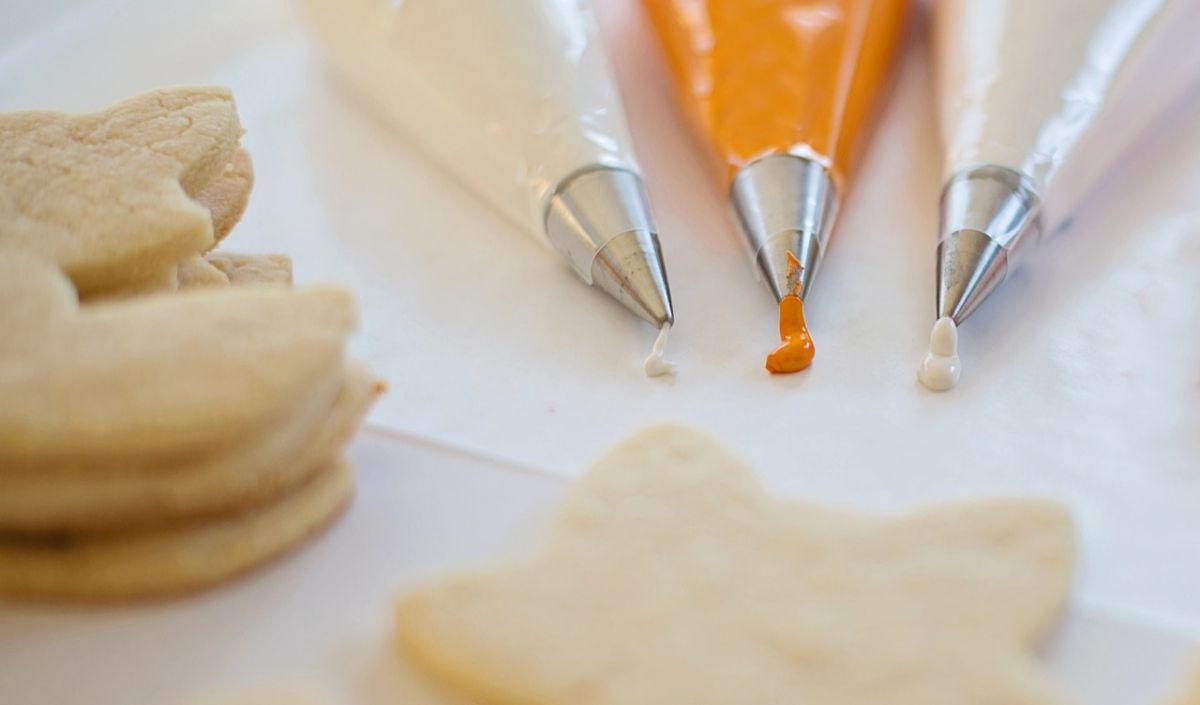 How To Make Icing For Your Cake 3 Simple Variations trstdly trusted