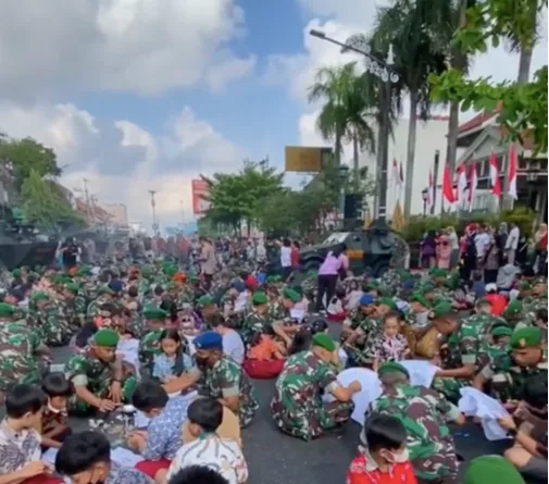 Pecahkan Rekor Muri saat Hari Batik, 1.000 Prajurit TNI Kompak Membatik di Tugu Jogja