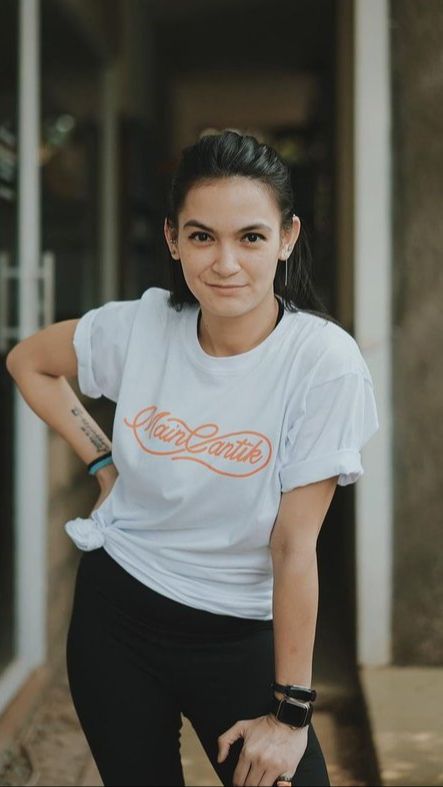 Potret Sosok Kia Poetri yang Diduga Pacar Baru Virgoun