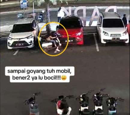 Viral Bocah Kendarai Sepeda Listrik Tabrak Mobil yang Sedang Parkir, Langsung Melarikan Diri