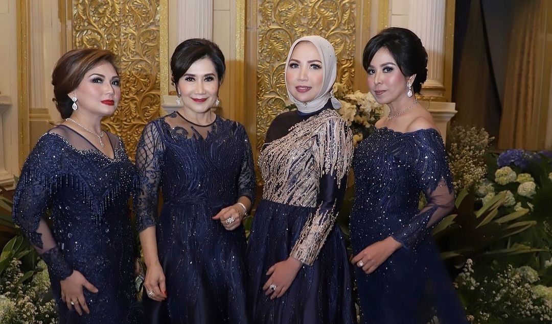 8 Potret Rahma Bakar, Mama Mertua Tasya Kamila Bareng Geng Sosialita ...