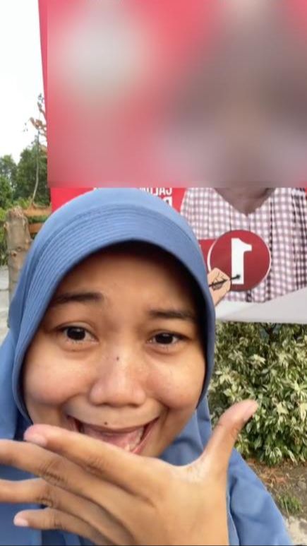 Berbulan-bulan Tak Pulang Kampung, Begitu Balik Mahasiswi Ini Syok Lihat Emak yang Biasanya Bertani Tiba-Tiba Nyaleg