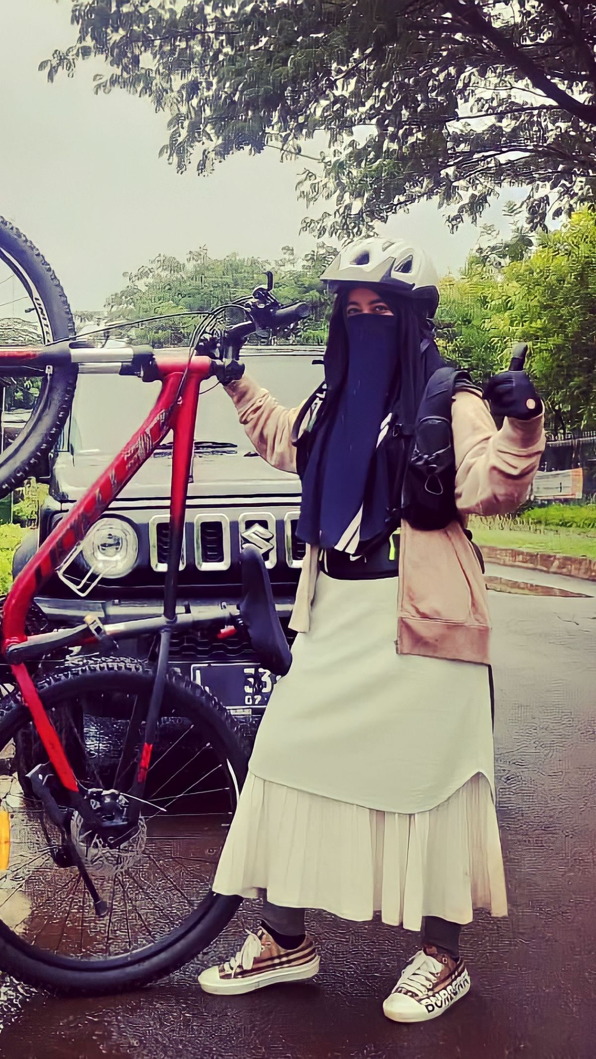 Jawaban Santai Umi Pipik Tahu Netizen Was-Was Melihatnya Main Sepeda Pakai Gamis