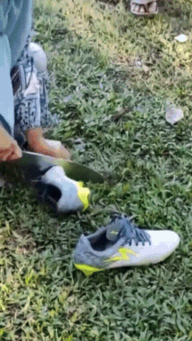 Kesal Ditinggal Main Bola Terus, Istri Nyusul ke Lapangan Bawa Parang Potong 'Punya' Suaminya