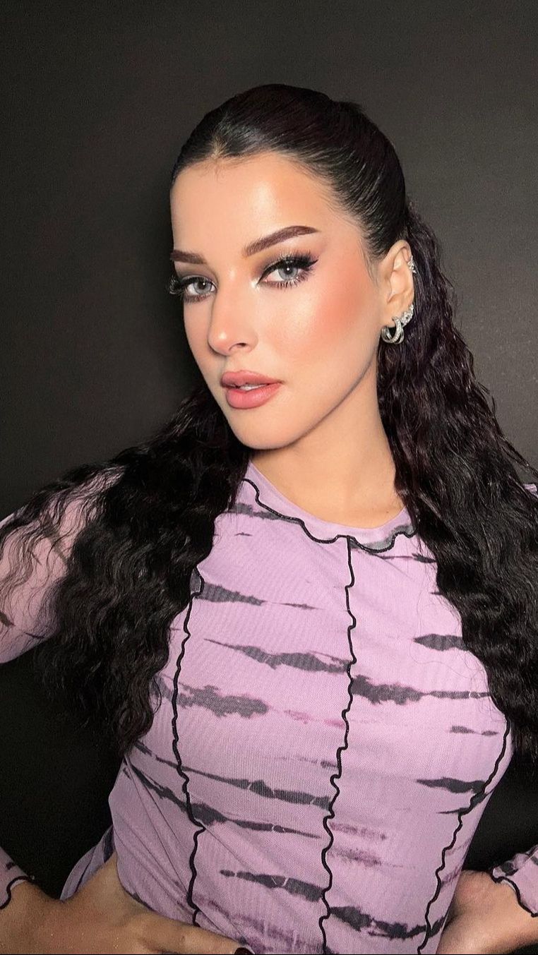 Panduan Makeup Bold dan Cat Eyes Tasya Farasya, Layak Dicoba!