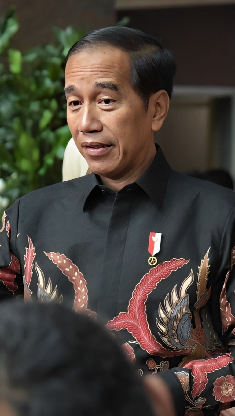 Potret Jokowi Dan 3 Capres Makan Siang Bareng Di Istana, Kompak Pakai Batik