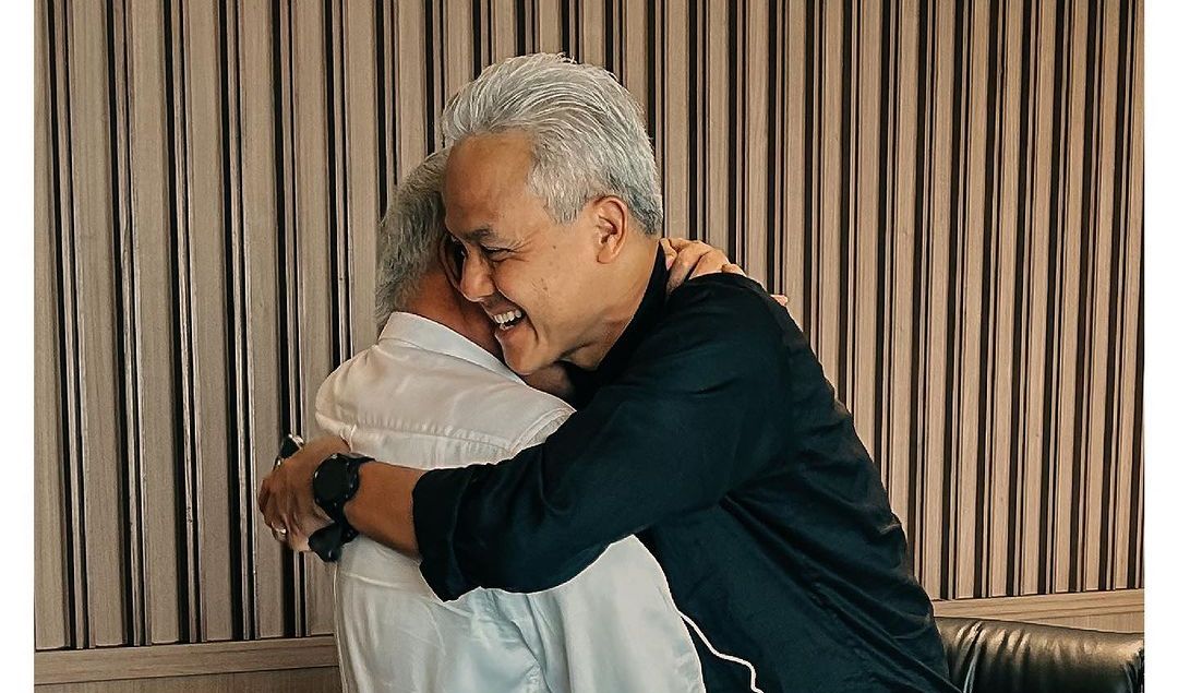 Pak Bas Menangis saat Peluk Ganjar