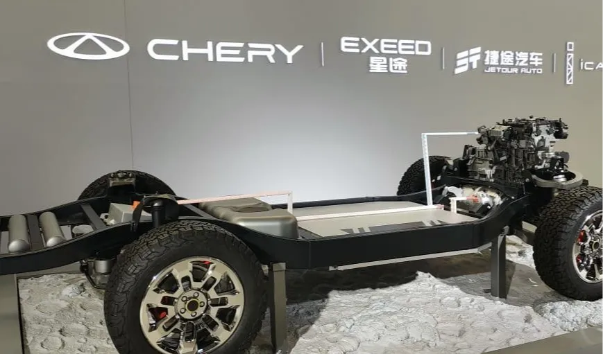 Berdasarkan tren tersebut, dari sisi teknologi otomotif, Chery akan memasarkan kendaraan yang memadukan teknologi mesin biasa, hybrid (PHEV), dan baterai (BEV). <br>Chery punya teknologi superhybrid yang dapat menempuh jarak hingga 1.400 km.