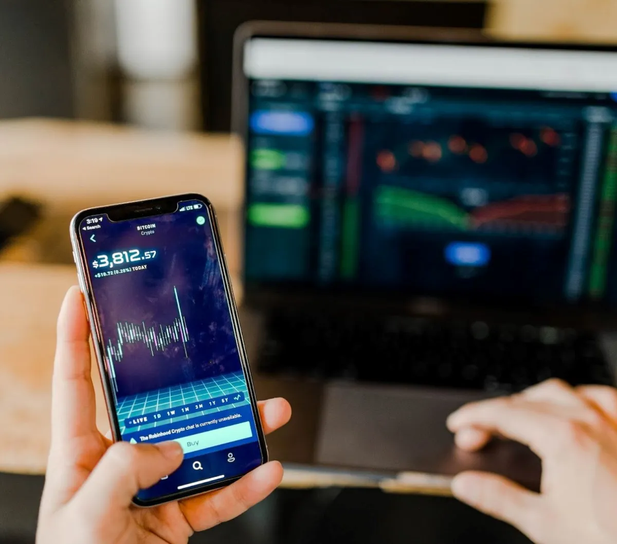 Arie juga turut mengajak karyawan dan nasabah untuk mengunjungi Galeri Investasi Digital Bank DKI untuk merasakan sendiri manfaatnya dalam pengetahuan dan pengelolaan produk investasi yang dimiliki.