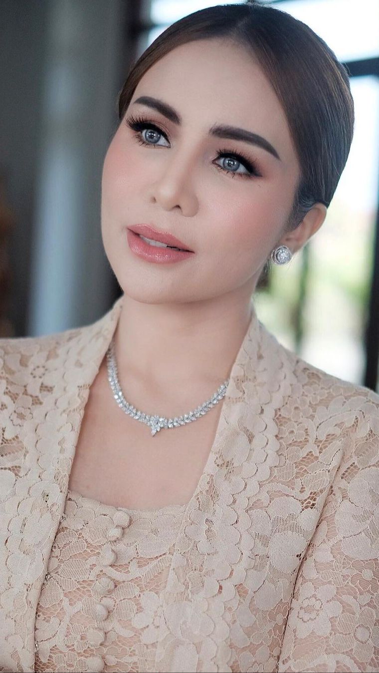 Makeup Mata Bold