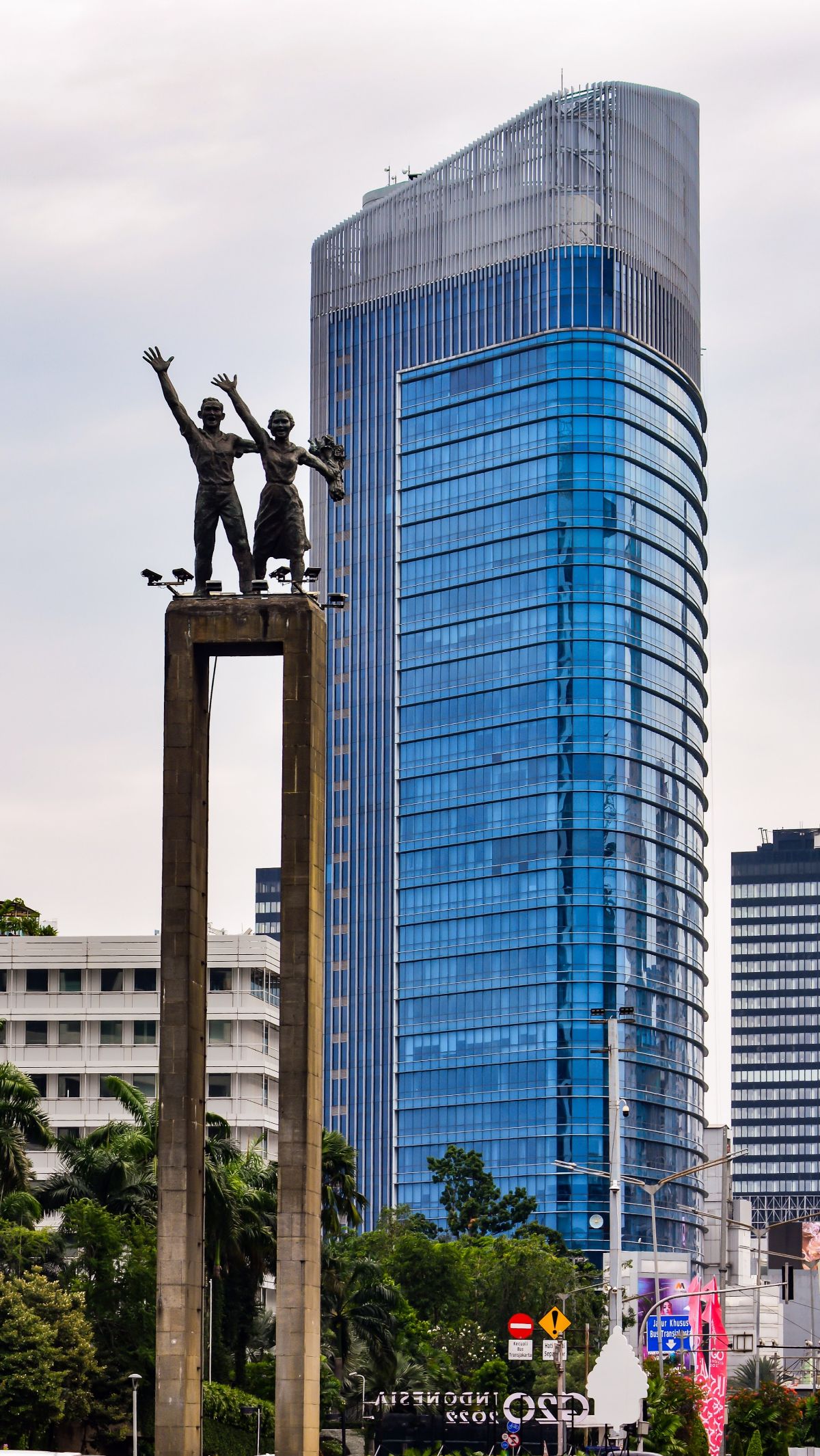 Selain itu, aspirasi dari masyarakat Indonesia jadi acuannya untuk membuat IKN bukan hanya jadi pusat kehidupan baru melainkan jadi tempat belajar yang membawa ilmu pengetahun ke level lebih tinggi.