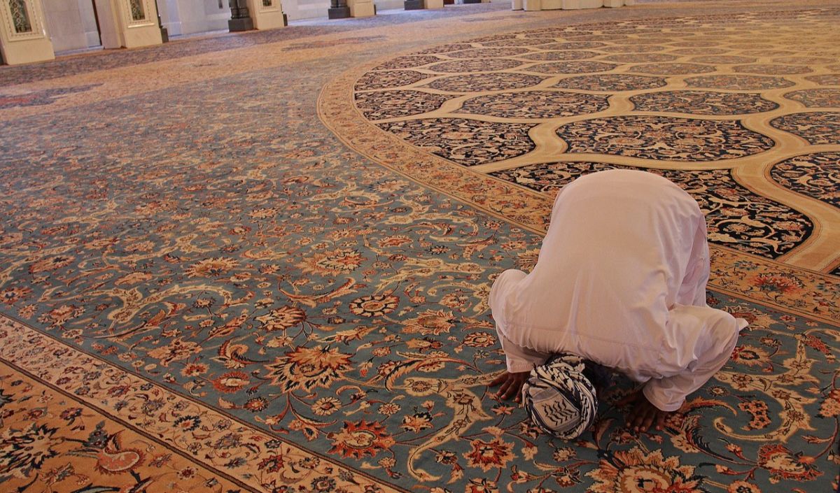 8. Melanggar Larangan Allah