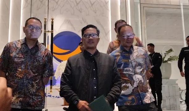 Bertemu Surya Paloh