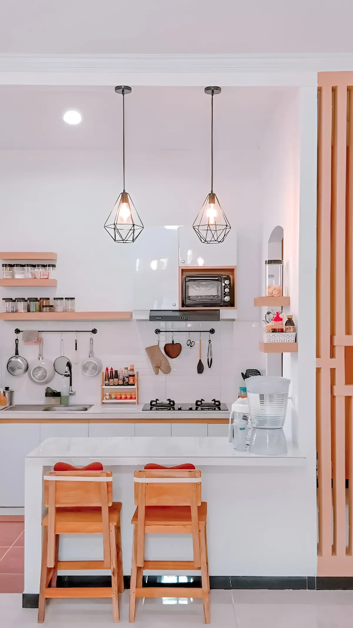 Penataan Dapur Gemas dengan Meja Bar