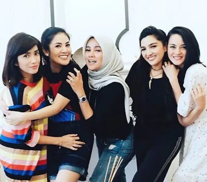 Sempat Berseteru Potret Olla Ramlan Dan Nindy Ayunda Kembali Bestie 6642