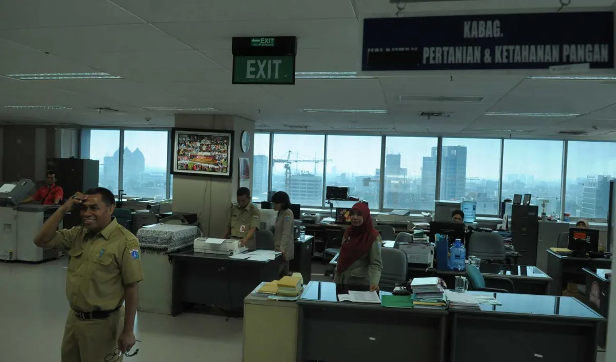 Ada lebih dari 2,3 juta tenaga non-ASN, kalau kita normatif, maka mereka tidak lagi bekerja November 2023. Disahkannya RUU ini memastikan semuanya aman dan tetap bekerja. Istilahnya, kita amankan dulu agar bisa terus bekerja,