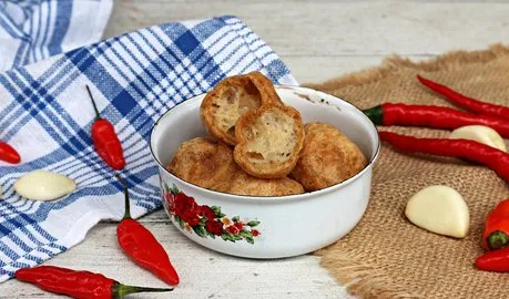 Total 3.812 rating diberikan untuk bakso goreng, di mana 2.280 di antaranya diakui sah oleh sistem.