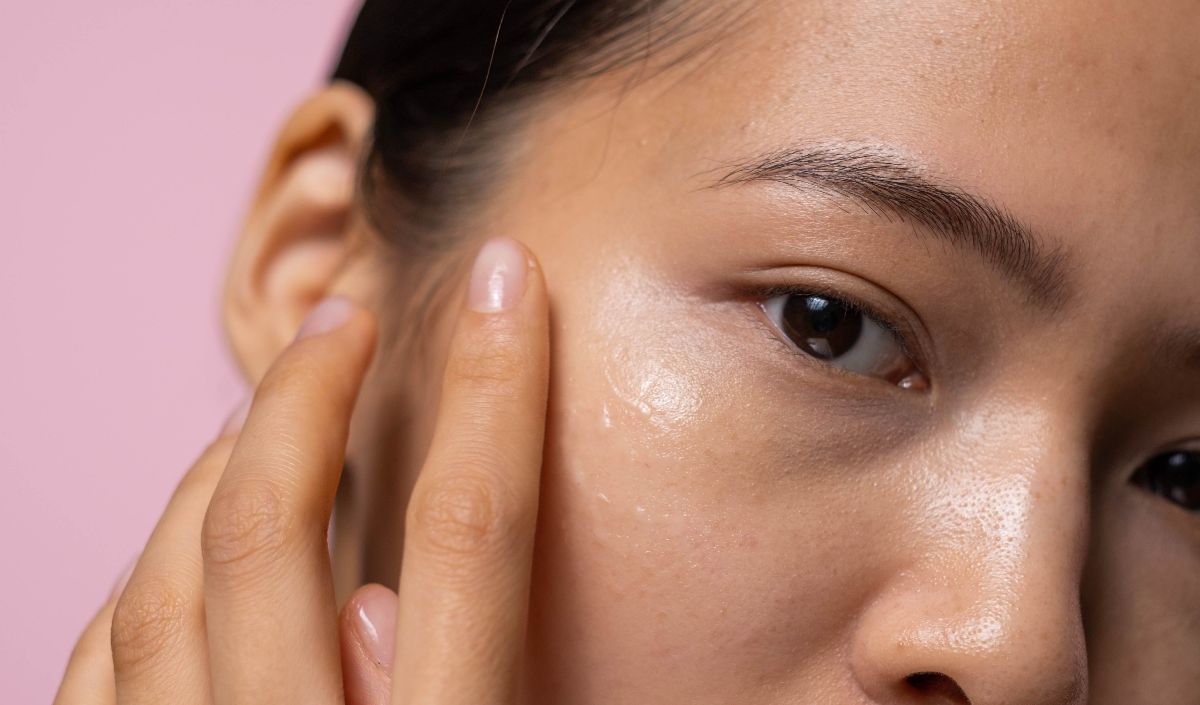 3. Lanjutkan dengan Serum Asam Hyaluronic