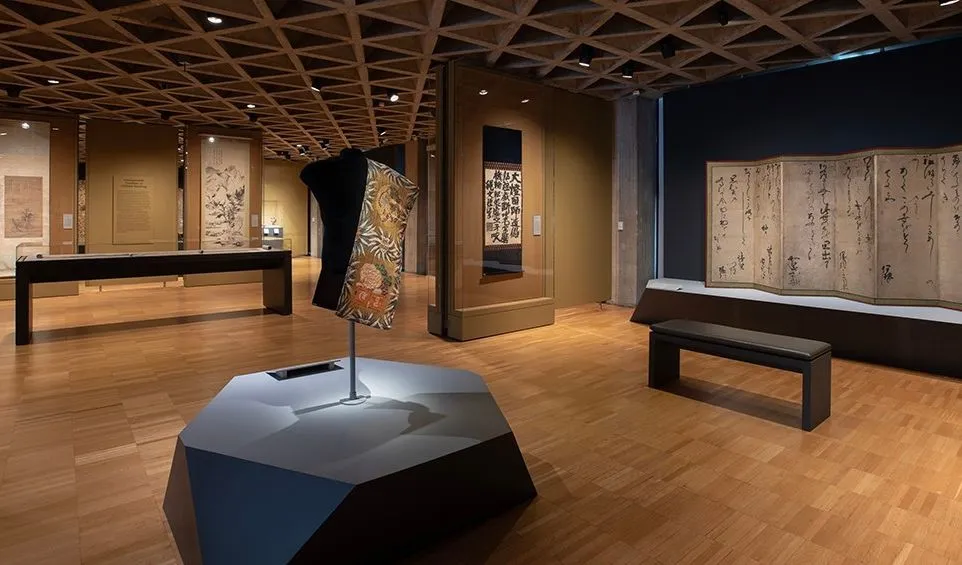 This famous museum is located on Yale University's campus in New Haven, Connecticut. It houses a collection of over 180,000 works of art from ancient times to the present day.