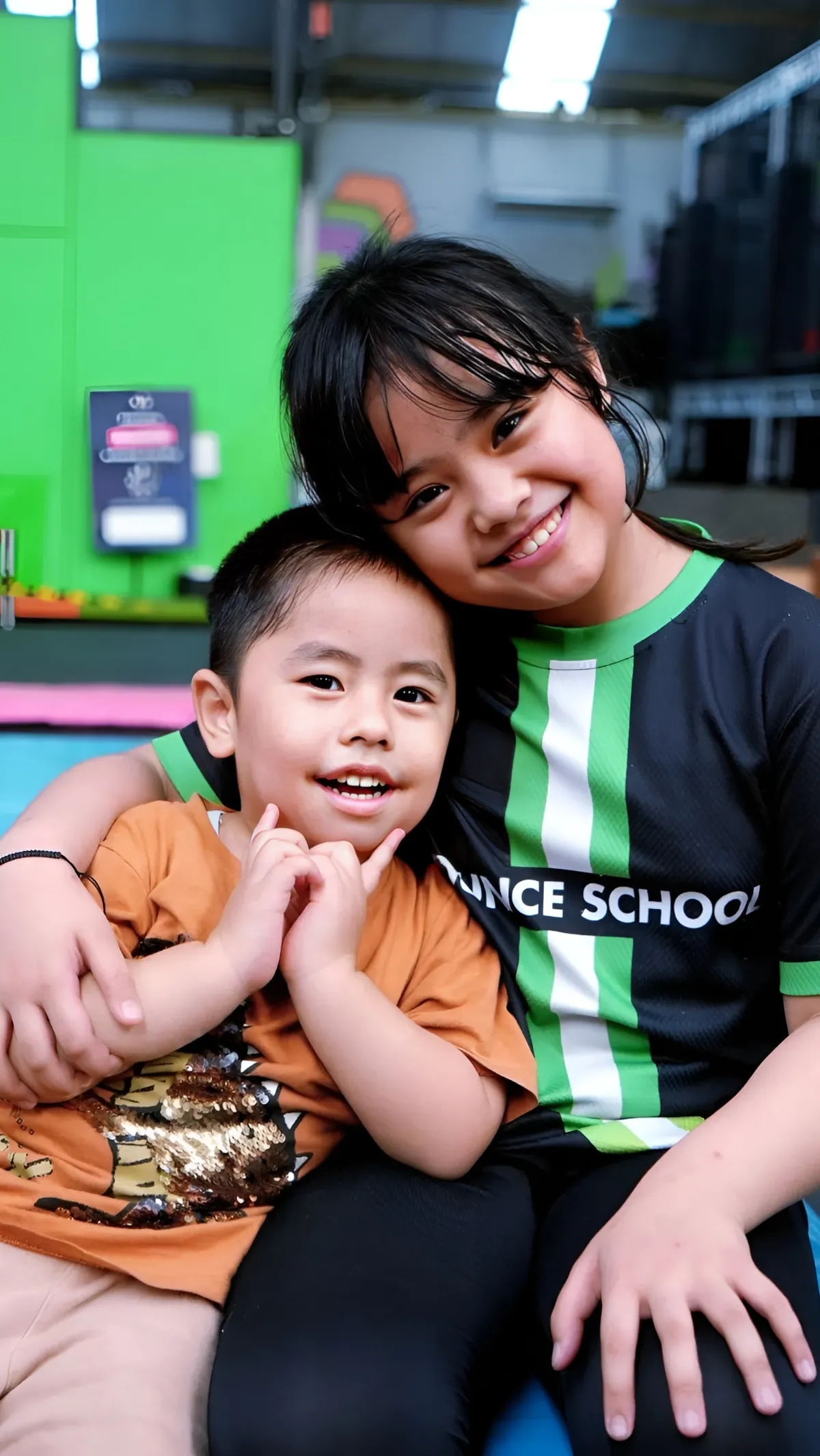 Brosis Goal! Putri Oki Setiana Dewi Ikut Tenangkan Adiknya yang Disuntik