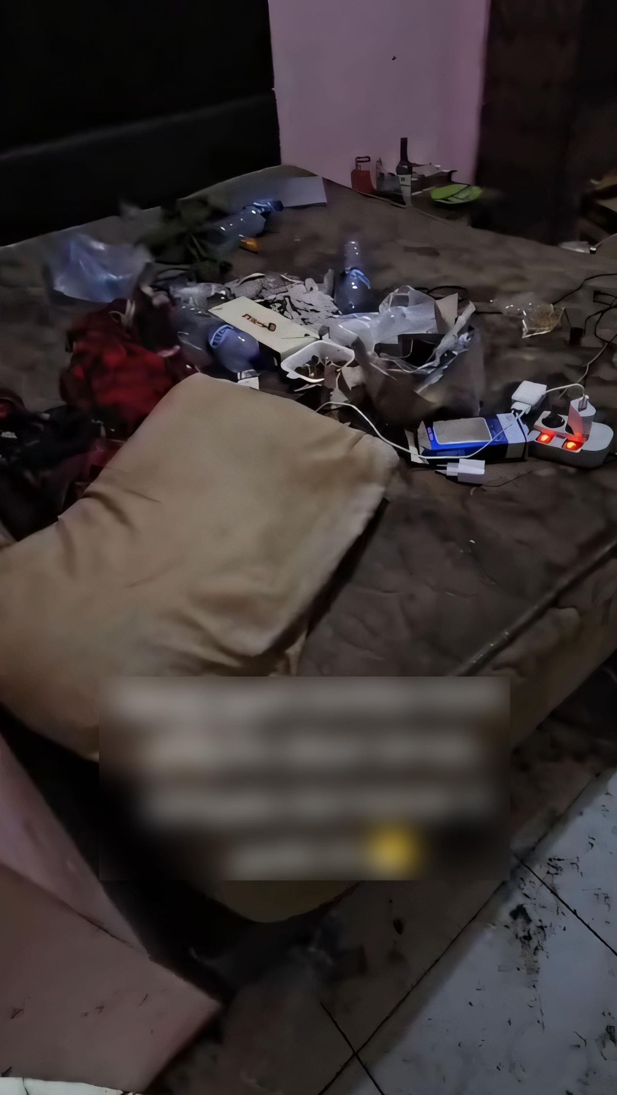 Kondisi bantalnya juga sangat menjijikkan. Yang masuk ke dalam pasti langsung muntah.